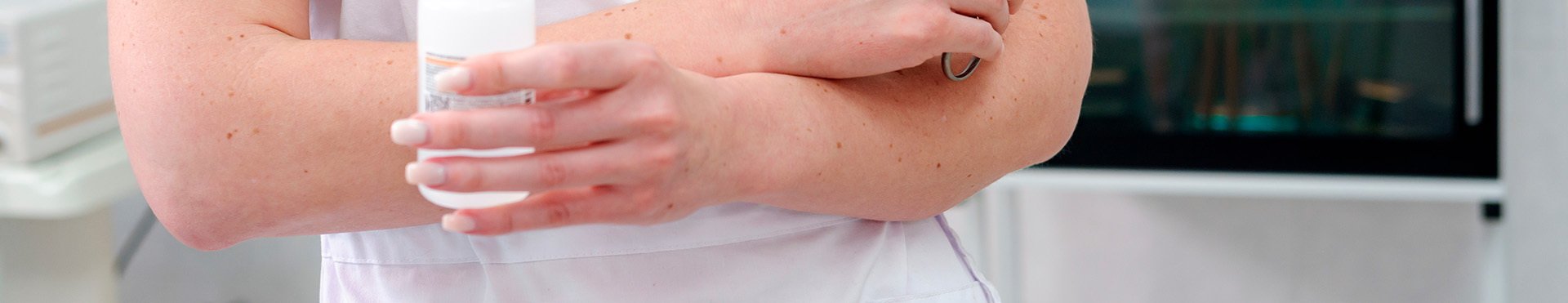 руки врача крупным планом